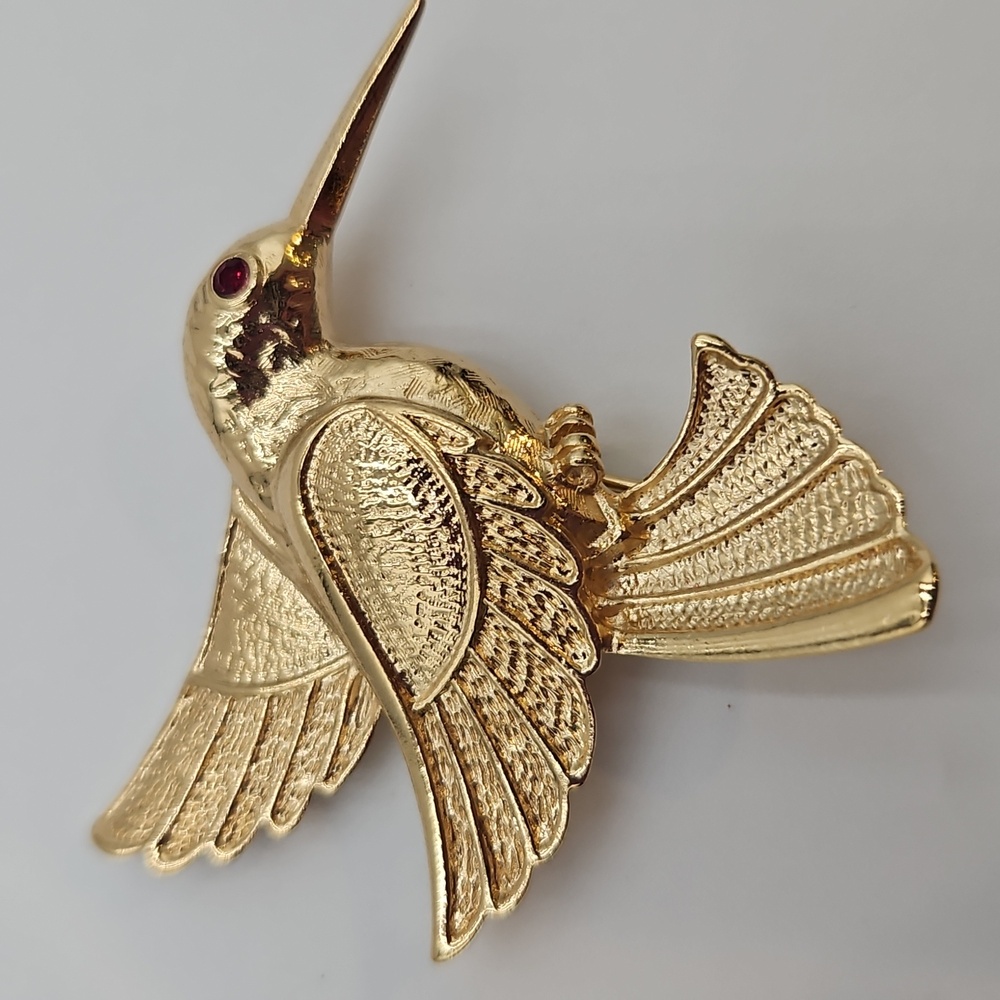 HUMMINGBIRD BROOCH PIN VINTAGE GOLD RED EYE